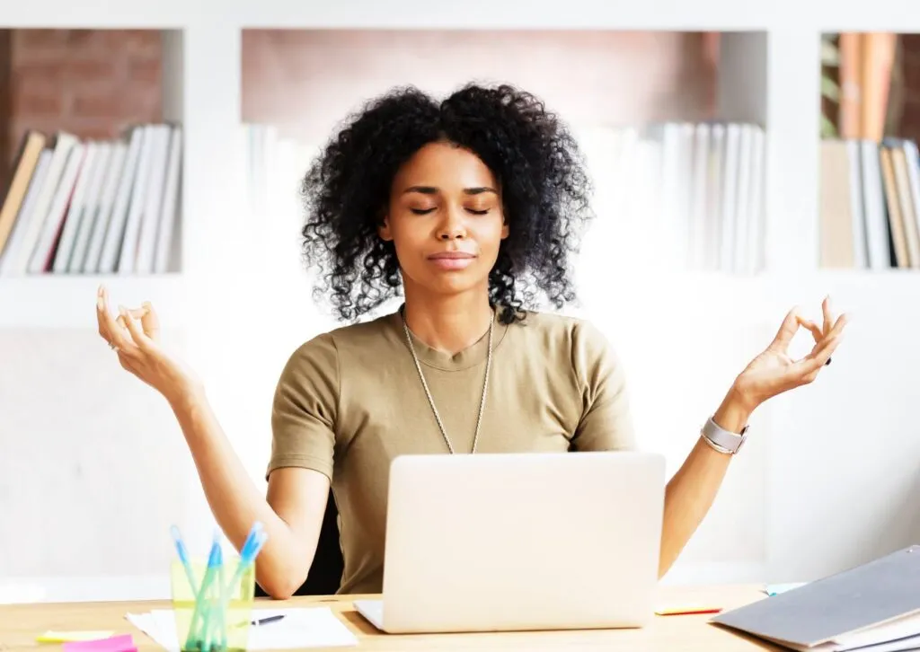 Digital audio collection for brief workplace pauses
